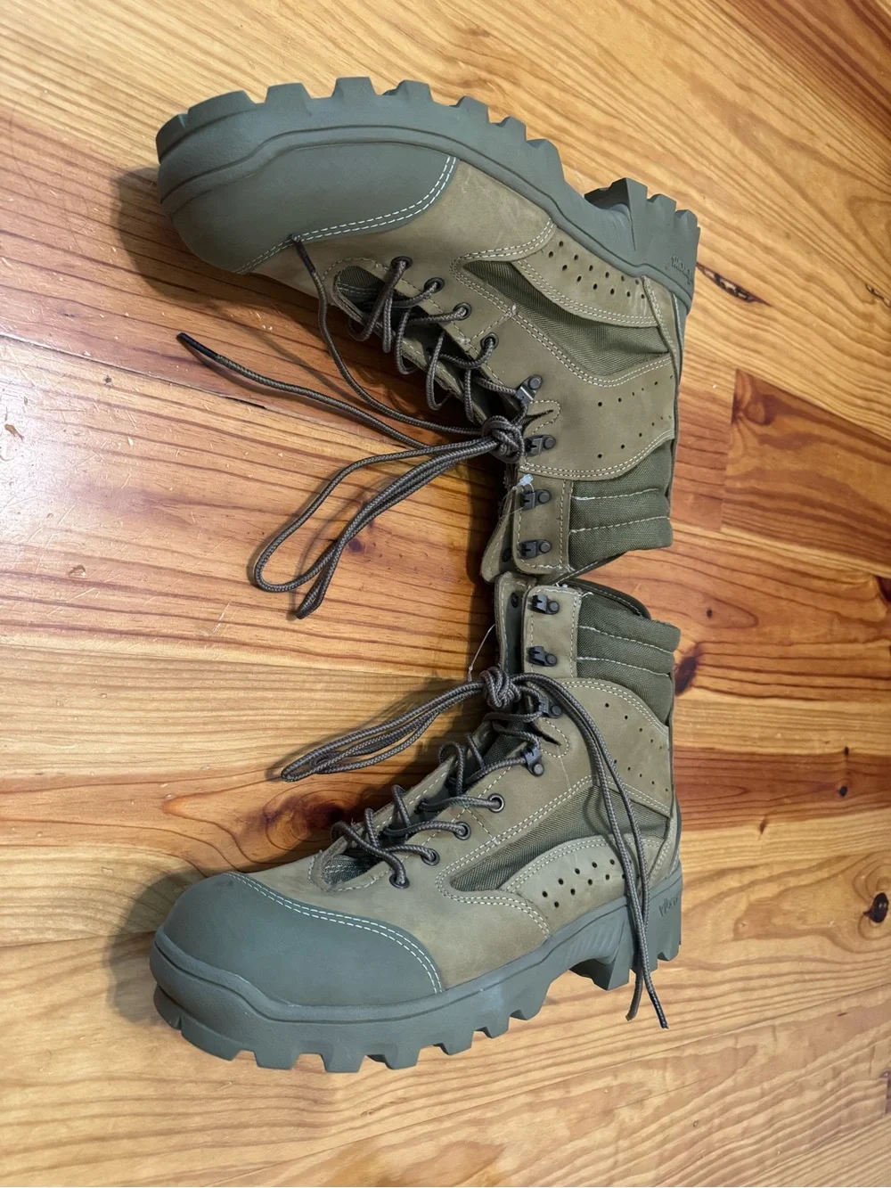 Bates NEW E03612C Tactical Boots Mens 12R Tan Leather Vibram Military